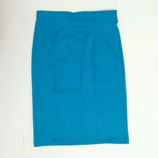 ジーユー(GU)の新品GUタイトスカート(ひざ丈スカート)