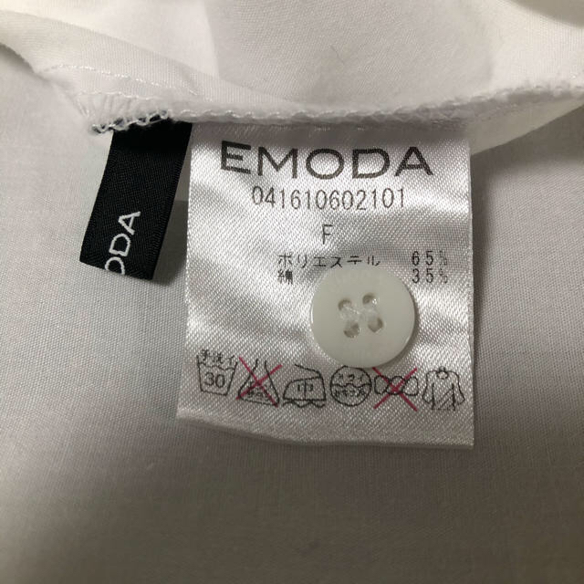 EMODA(エモダ)のEMODA エモダ　オフショルダー　トップス レディースのトップス(シャツ/ブラウス(半袖/袖なし))の商品写真