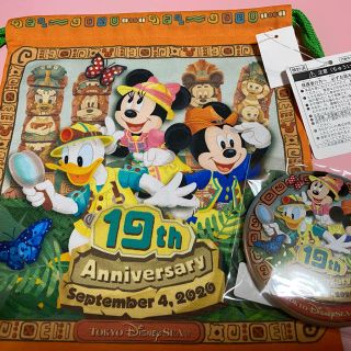 ディズニー　19周年　きんちゃく　缶バッチ(キャラクターグッズ)