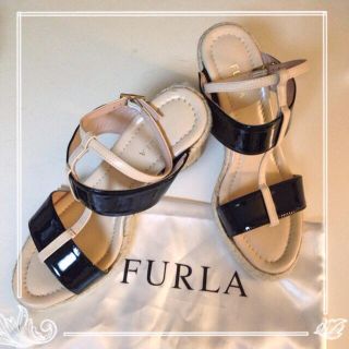 フルラ(Furla)の超美品！ フルラ エナメル ウェッジ(サンダル)