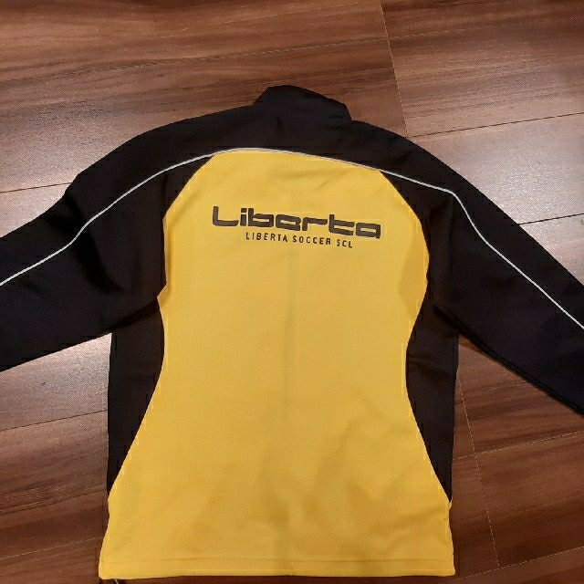LIBERTA(リベルタ)のリベルタサッカー　ジャージ　上サイズ１５０ スポーツ/アウトドアのサッカー/フットサル(ウェア)の商品写真
