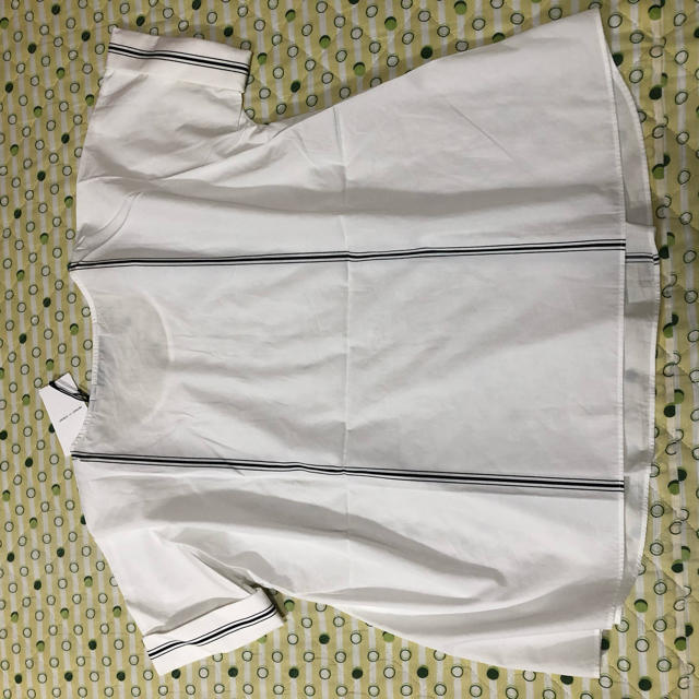 UNIQLO(ユニクロ)の★新品★ホワイトブラウス★ユニクロ★LEMAIRE レディースのトップス(シャツ/ブラウス(半袖/袖なし))の商品写真