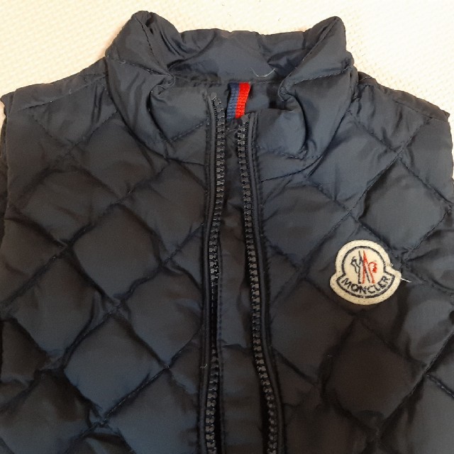 MONCLER(モンクレール)のMONCLER ダウンベスト黒色　18-24M キッズ/ベビー/マタニティのキッズ服男の子用(90cm~)(コート)の商品写真