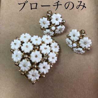 アパルトモンドゥーズィエムクラス(L'Appartement DEUXIEME CLASSE)の新品　幸せハートの白い花束ブローチ　ヴィンテージ(ブローチ/コサージュ)