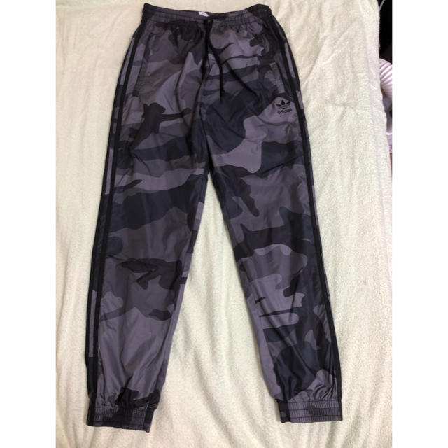 adidas(アディダス)のAdidas CAMO WOVEN PANTS Mサイズ　 メンズのパンツ(その他)の商品写真