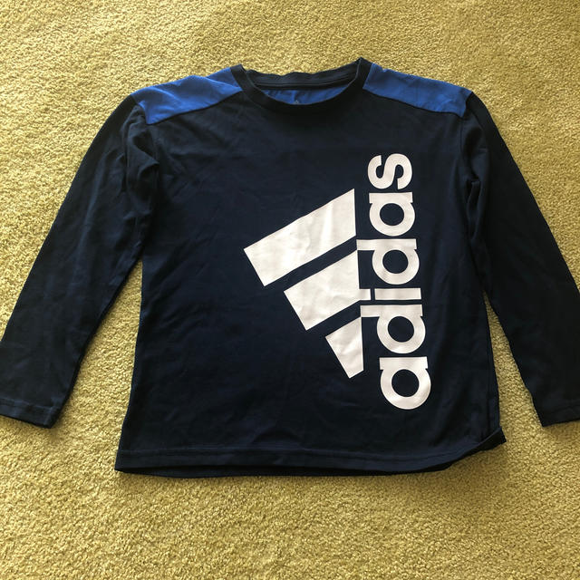 adidas(アディダス)の長袖Tシャツ　サイズ130 キッズ/ベビー/マタニティのキッズ服男の子用(90cm~)(Tシャツ/カットソー)の商品写真