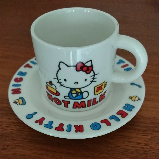 ハローキティ(ハローキティ)の1970年代 HELLO KITTY キティちゃん カップ ソーサー セット エンタメ/ホビーのおもちゃ/ぬいぐるみ(キャラクターグッズ)の商品写真