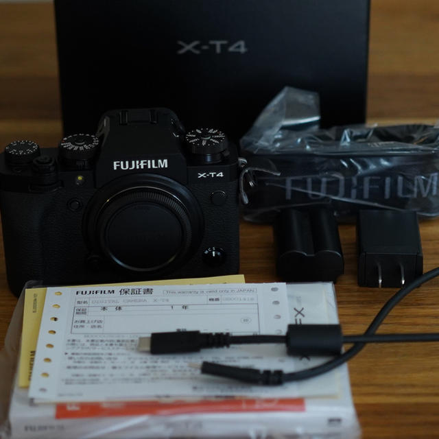 富士フイルム(フジフイルム)のFUJIFILM X-T4 美品 スマホ/家電/カメラのカメラ(ミラーレス一眼)の商品写真