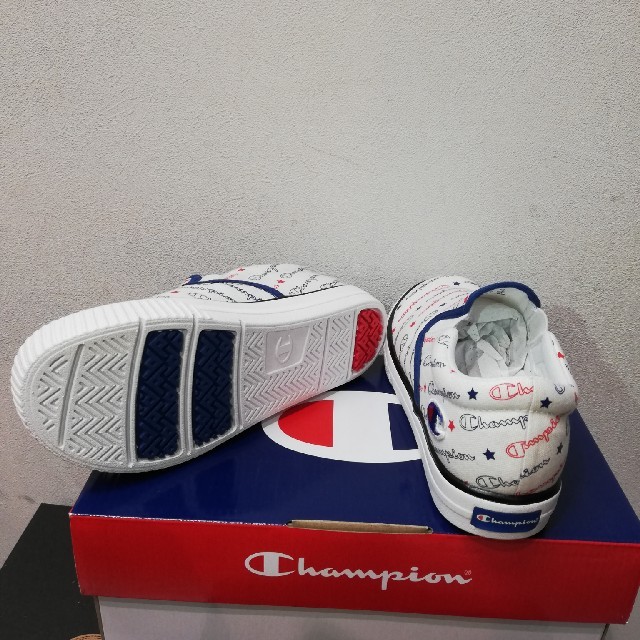 Champion(チャンピオン)の値下げ新品/チャンピオン／キッズジュニア/スリッポン17,0 キッズ/ベビー/マタニティのキッズ靴/シューズ(15cm~)(スリッポン)の商品写真