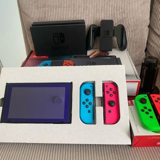 ニンテンドースイッチ(Nintendo Switch)のNintendo Switch 本体+コントローラー4つ+充電スタンド 任天堂(家庭用ゲーム機本体)