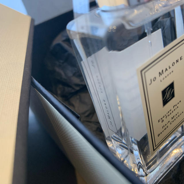 Jo Malone(ジョーマローン)の新品未使用　ジョーマローン  ヘアミスト　イングリッシュペアー&フリージア コスメ/美容のヘアケア/スタイリング(ヘアウォーター/ヘアミスト)の商品写真