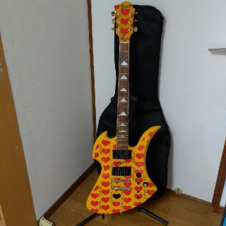 フェルナンデス(Fernandes)のBurny イエローハート MG-145S hideモデルとギターストラップ(エレキギター)