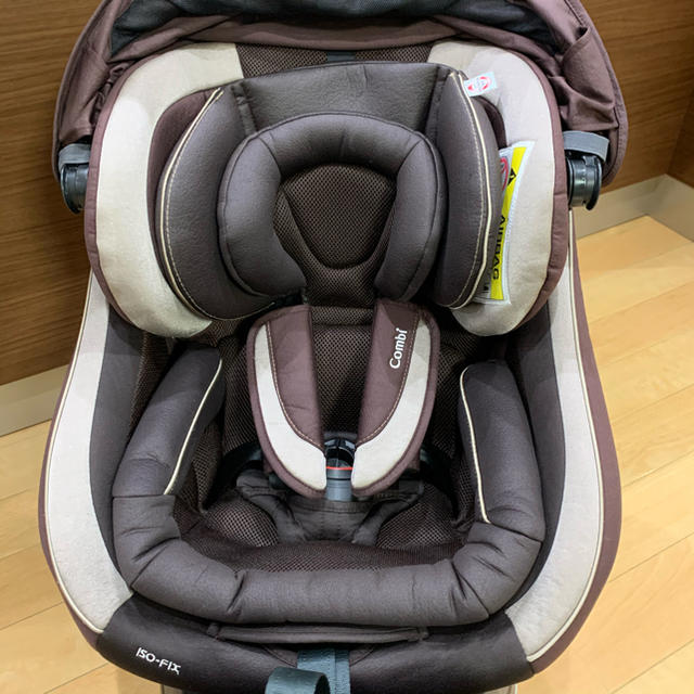 combi(コンビ)の値下げ カバー洗濯済みです コンビ ネムール ISOFIX チャイルドシート キッズ/ベビー/マタニティの外出/移動用品(自動車用チャイルドシート本体)の商品写真