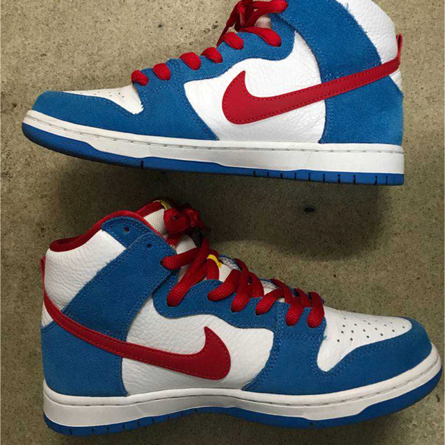 NIKE(ナイキ)の引越しのお金が必要なので助けてくださいNIKE dunk sb doraemon メンズの靴/シューズ(スニーカー)の商品写真