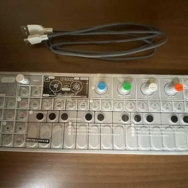 OP-1 ポータブルシンセサイザー