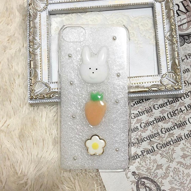 うさちゃんとにんじんのiPhoneケース スマホ/家電/カメラのスマホアクセサリー(iPhoneケース)の商品写真