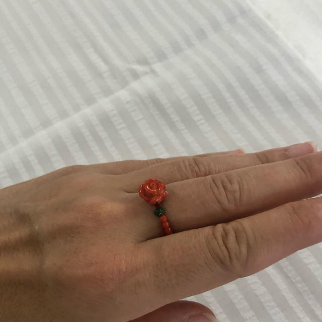 サンゴのバラの指輪