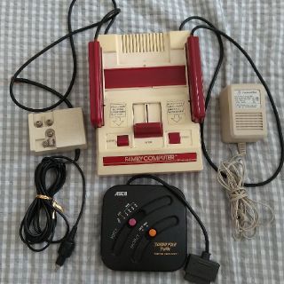 ニンテンドウ(任天堂)のファミコン等のセット(家庭用ゲーム機本体)