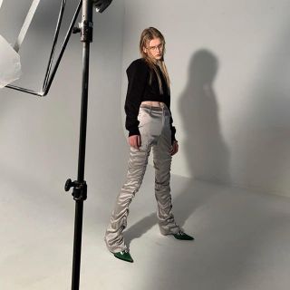 viavanda フレアパンツ(silver)の通販 by May's shop|ラクマ