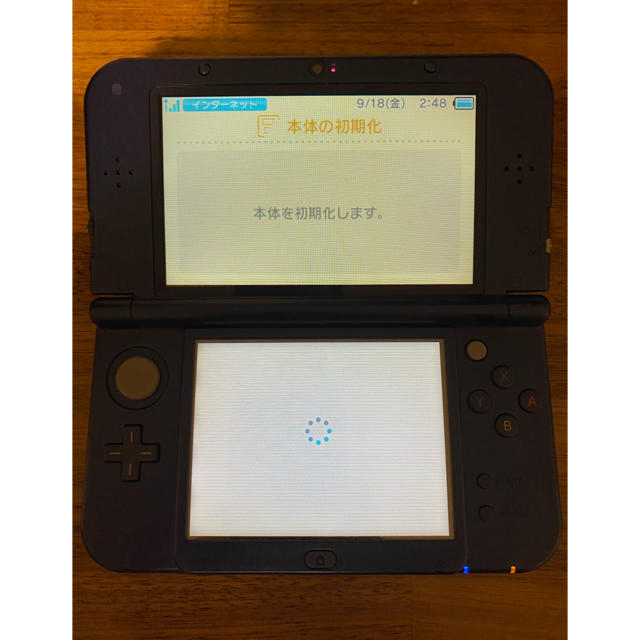 ニンテンドー3DS(ニンテンドー3DS)のニンテンドー New 3DS LL 本体と充電器セット エンタメ/ホビーのゲームソフト/ゲーム機本体(家庭用ゲーム機本体)の商品写真