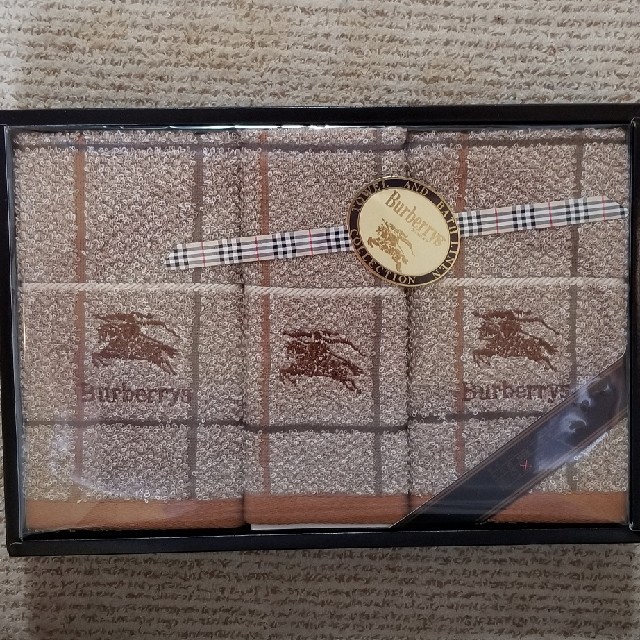 BURBERRY(バーバリー)のバーバリー　フェイスタオル　ウォッシュタオル インテリア/住まい/日用品の日用品/生活雑貨/旅行(タオル/バス用品)の商品写真