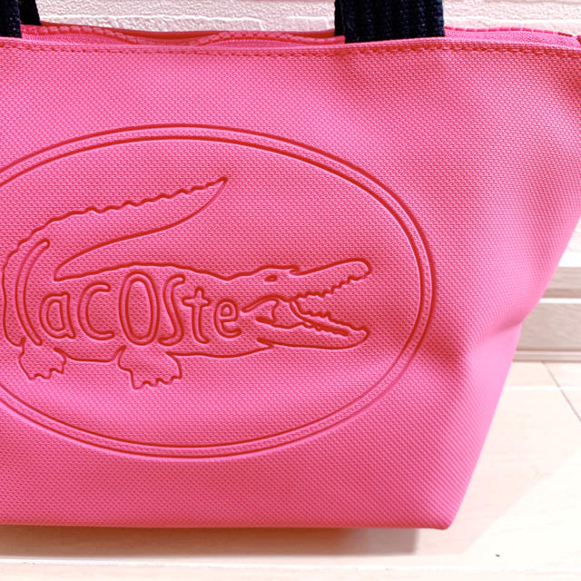 LACOSTE(ラコステ)の【LACOSTE】ピンクビニールハンドバッグ　美品　ヴィンテージ ラコステ レディースのバッグ(ハンドバッグ)の商品写真