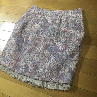 レストローズ(L'EST ROSE)のレストローズ 後ろリボン タイトスカート 裾レース付き 美品(ひざ丈スカート)