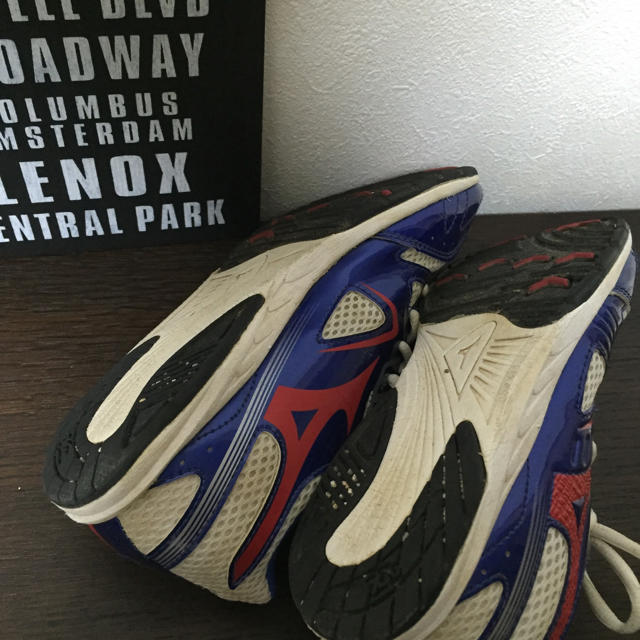 MIZUNO(ミズノ)のmizuno☆白×青ランニングシューズ キッズ/ベビー/マタニティのキッズ靴/シューズ(15cm~)(スニーカー)の商品写真