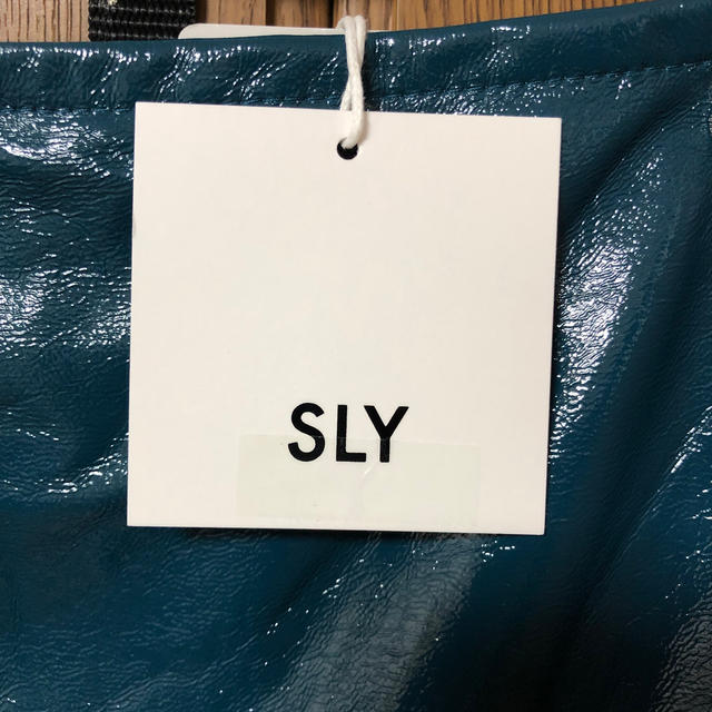 SLY(スライ)のフェイクレザー　ラップスカート レディースのスカート(ミニスカート)の商品写真