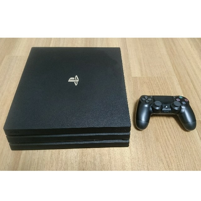 なお様専用PS4 pro 1T 付属品、箱ありのサムネイル