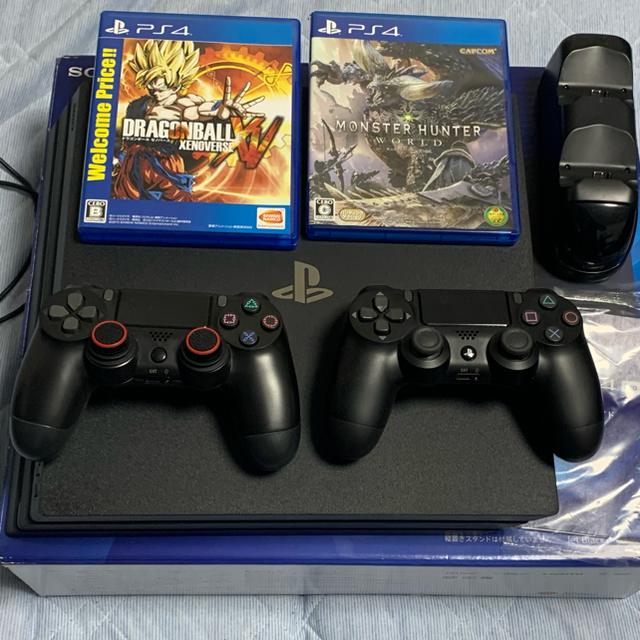 PlayStation4(プレイステーション4)のPlayStation®4 Pro CHU-7200B B01 エンタメ/ホビーのゲームソフト/ゲーム機本体(家庭用ゲーム機本体)の商品写真