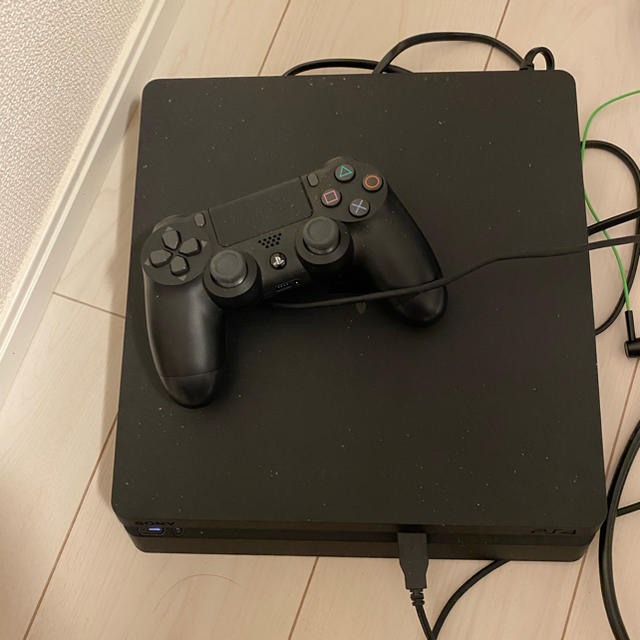 PlayStation4(プレイステーション4)のSONY PlayStation4 CUH-2000AB01 エンタメ/ホビーのゲームソフト/ゲーム機本体(家庭用ゲーム機本体)の商品写真