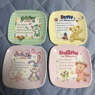 ディズニー(Disney)の【あゆごん様専用】ダッフィー&フレンズ　お皿4枚セット(食器)