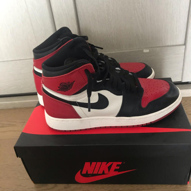 NIKE(ナイキ)のNIKE AIR JORDAN1 bred toe 24cm つま赤 レディースの靴/シューズ(スニーカー)の商品写真