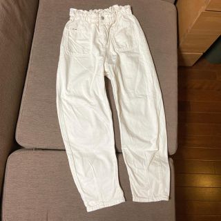 ザラ(ZARA)のZARA 白パンツ(カジュアルパンツ)