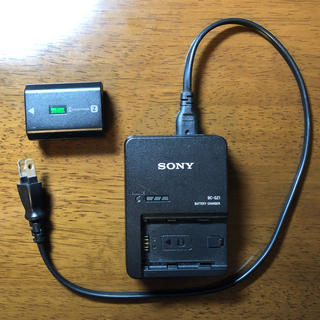 ソニー(SONY)のSony BC-QZ1 充電器 + NP-FZ100 バッテリー(バッテリー/充電器)