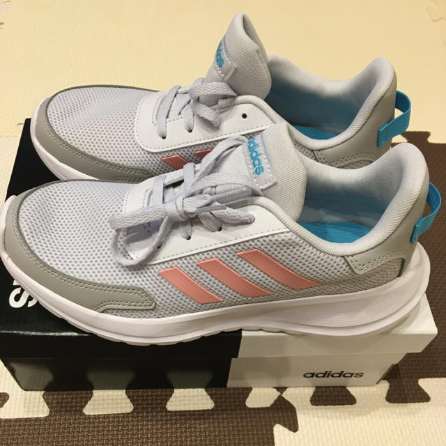 adidas(アディダス)のadidasスニーカー レディースの靴/シューズ(スニーカー)の商品写真