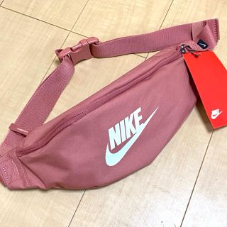 ナイキ(NIKE)の【新品・タグ付き】NIKE ヘリテージ　ヒップバッグ　ボディパック　ピンク(ボディバッグ/ウエストポーチ)