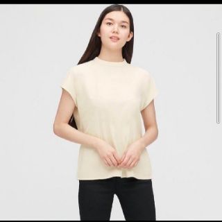 ユニクロ(UNIQLO)のクレープジャージースタンドカラーT  ホワイト Mサイズ(シャツ/ブラウス(半袖/袖なし))