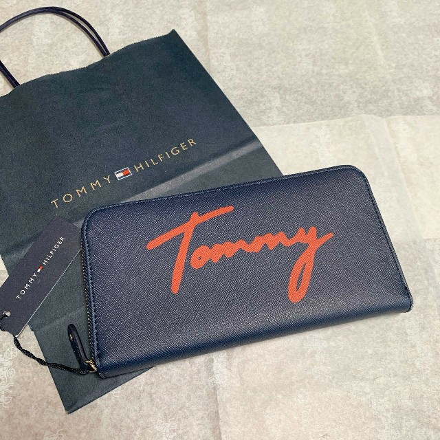 TOMMY HILFIGER(トミーヒルフィガー)の最新モデル　新品　トミーヒルフィガー　長財布　ロゴ　ネイビー メンズのファッション小物(長財布)の商品写真