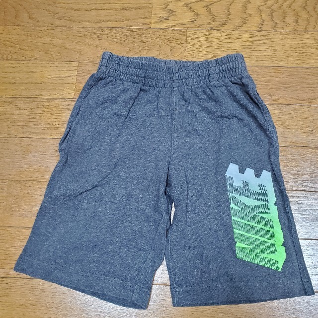 NIKE(ナイキ)のアース様専用ナイキ短パン二枚 キッズ/ベビー/マタニティのキッズ服男の子用(90cm~)(パンツ/スパッツ)の商品写真