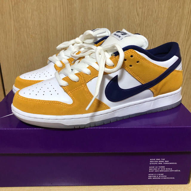 NIKE(ナイキ)のNIKE SB DUNK LOW PRO LASER ORANGE 28cm メンズの靴/シューズ(スニーカー)の商品写真