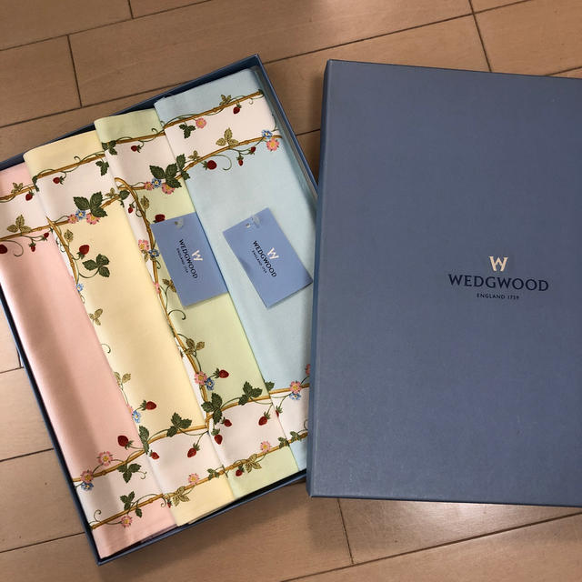 WEDGWOOD(ウェッジウッド)の【新品未使用】WEDGEWOOD ウェッジウッド　ランチョンマット　4枚 インテリア/住まい/日用品のキッチン/食器(テーブル用品)の商品写真