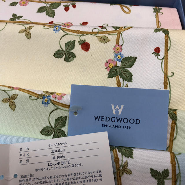 WEDGWOOD(ウェッジウッド)の【新品未使用】WEDGEWOOD ウェッジウッド　ランチョンマット　4枚 インテリア/住まい/日用品のキッチン/食器(テーブル用品)の商品写真