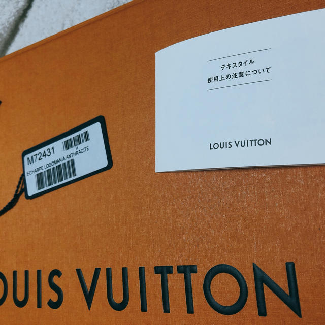 LOUIS VUITTON(ルイヴィトン)のルイヴィトン VUITTON ロゴマフラー ブラック 美品 レディースのファッション小物(マフラー/ショール)の商品写真