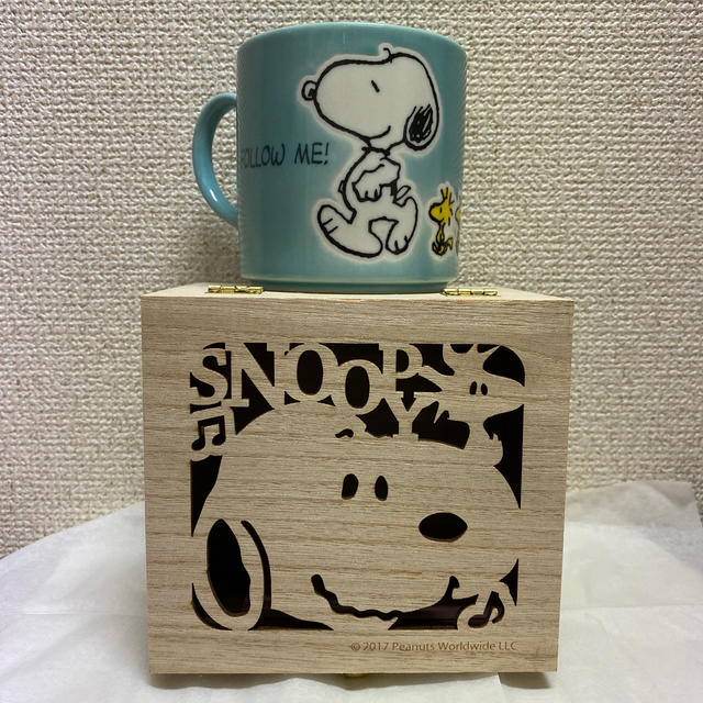 SNOOPY(スヌーピー)のスヌーピー マグカップ 木箱付き インテリア/住まい/日用品のキッチン/食器(グラス/カップ)の商品写真