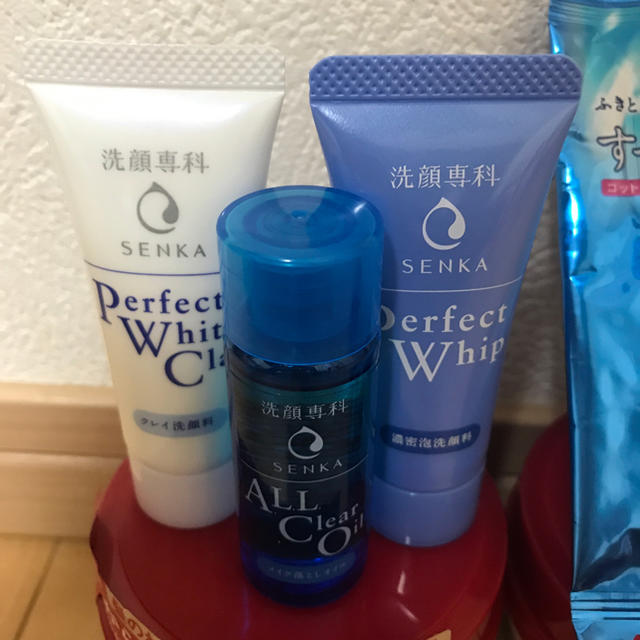 SHISEIDO (資生堂)(シセイドウ)のフィーノ浸透美容液ヘアマスク２３０Ｇ × 4個セット　おまけつき コスメ/美容のヘアケア/スタイリング(ヘアパック/ヘアマスク)の商品写真