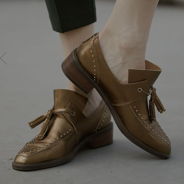 Ameri VINTAGE(アメリヴィンテージ)のAmeri VINTAGE STUDS TASSEL LOAFER Sサイズ レディースの靴/シューズ(ローファー/革靴)の商品写真