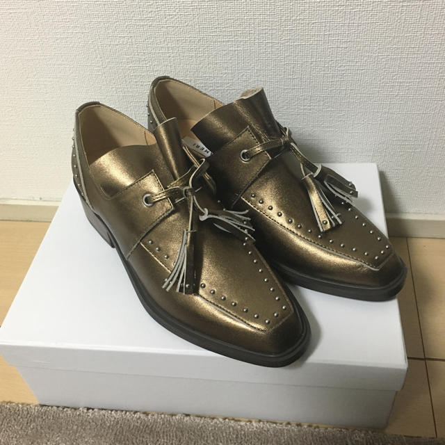 Ameri VINTAGE(アメリヴィンテージ)のAmeri VINTAGE STUDS TASSEL LOAFER Sサイズ レディースの靴/シューズ(ローファー/革靴)の商品写真