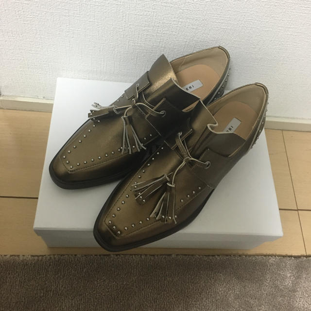 Ameri VINTAGE(アメリヴィンテージ)のAmeri VINTAGE STUDS TASSEL LOAFER Sサイズ レディースの靴/シューズ(ローファー/革靴)の商品写真